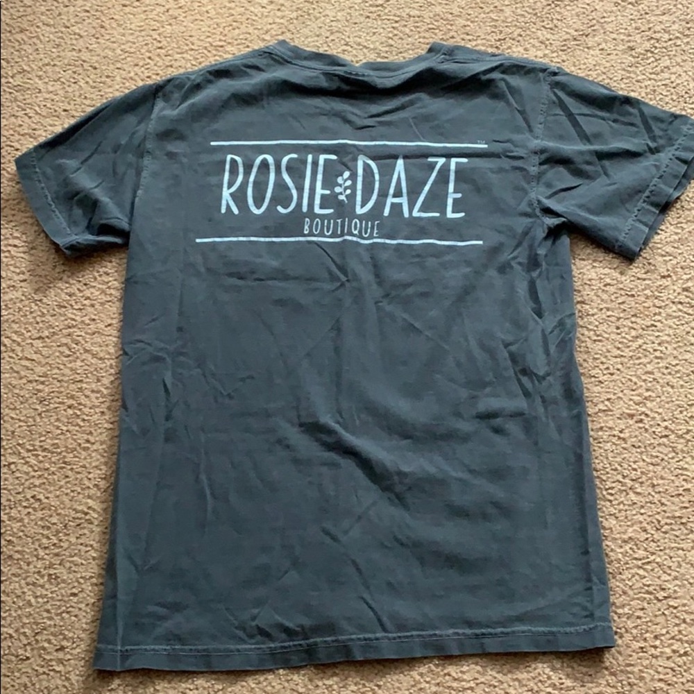 Rosie daze pocket logo tee
